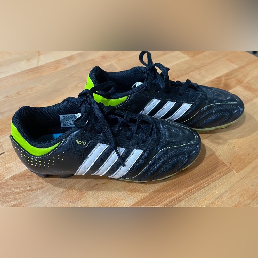 Kids Adidas Soccer Cleats 1.5Y